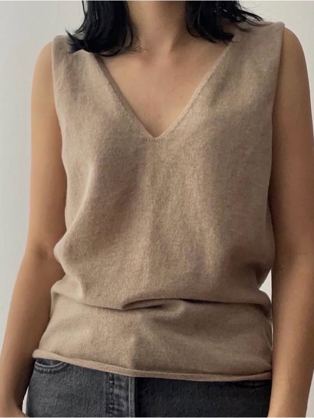Bucci Cashmere 100% Cashmere V-Neck Vest